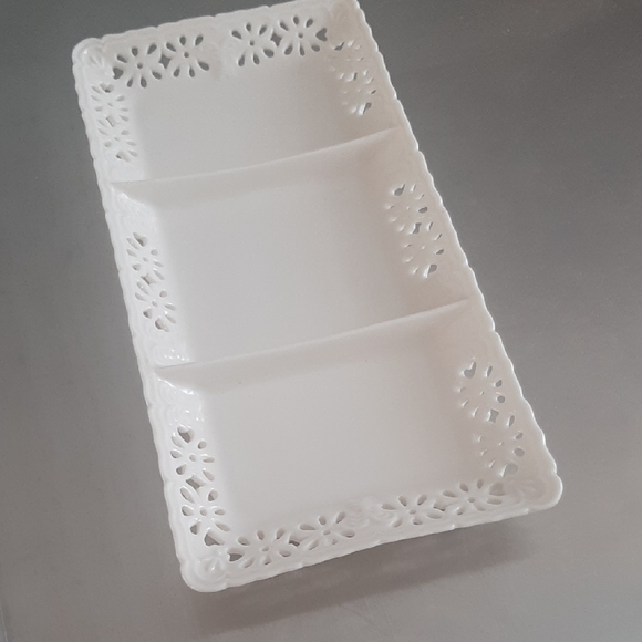 Nostalgia🤍White Porcelain Lace Tray 12"×almost 6" - Picture 6 of 6